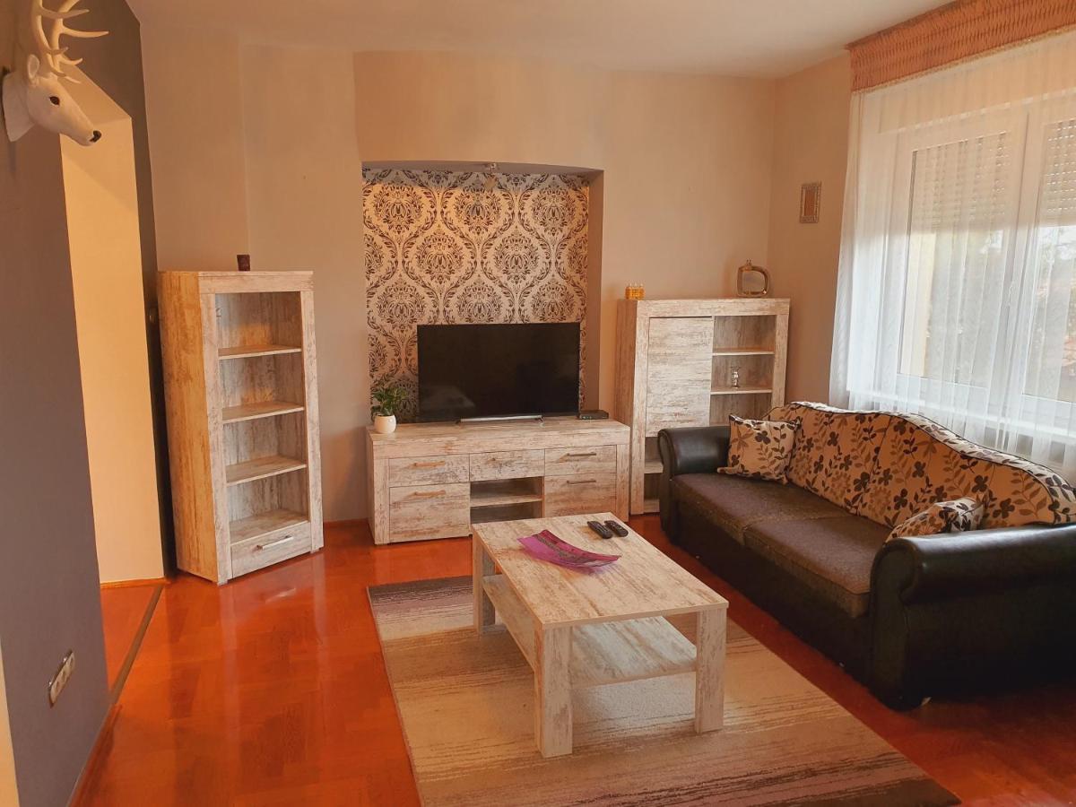 Adel Apartman Miskolc Esterno foto
