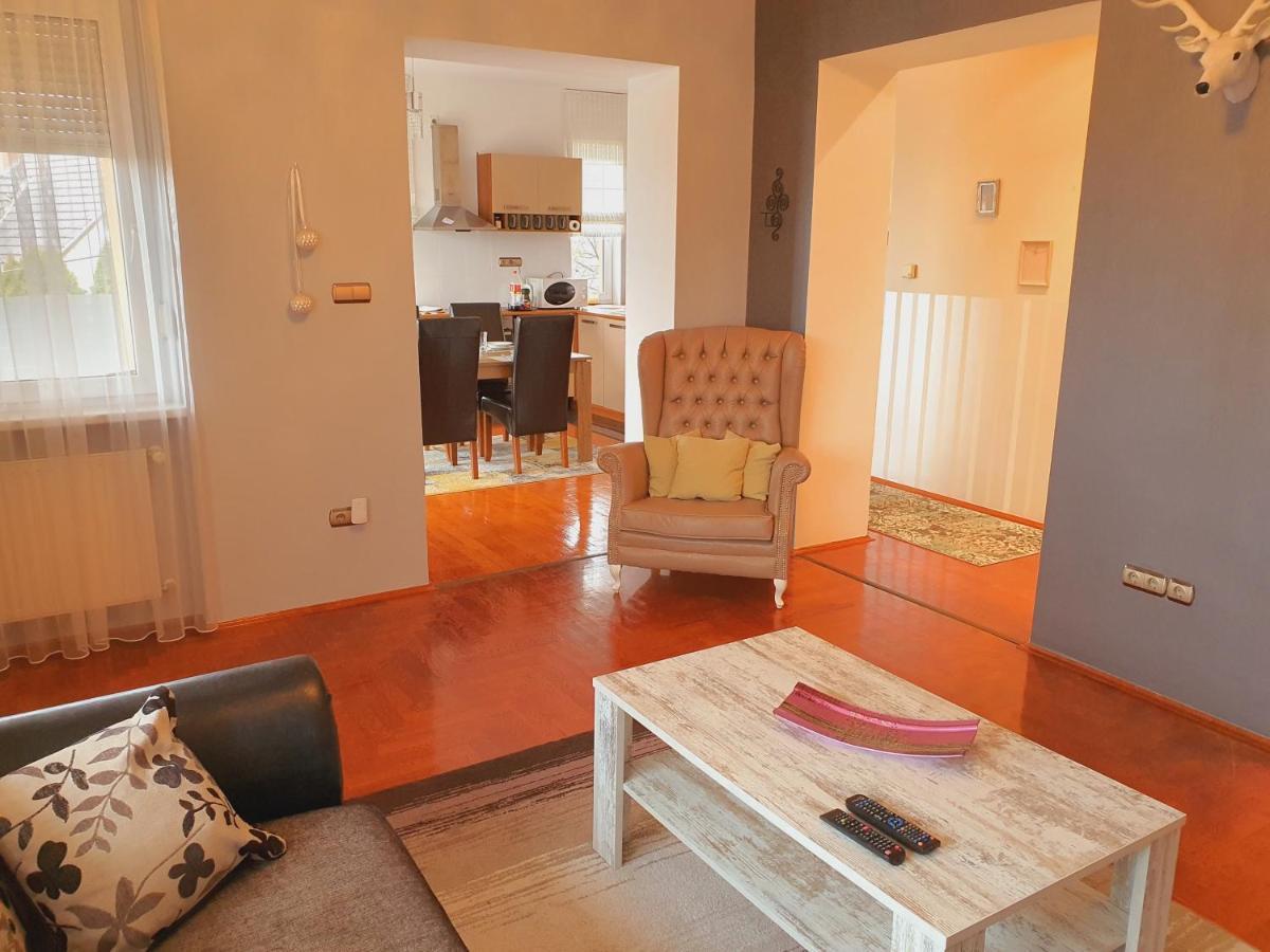 Adel Apartman Miskolc Esterno foto