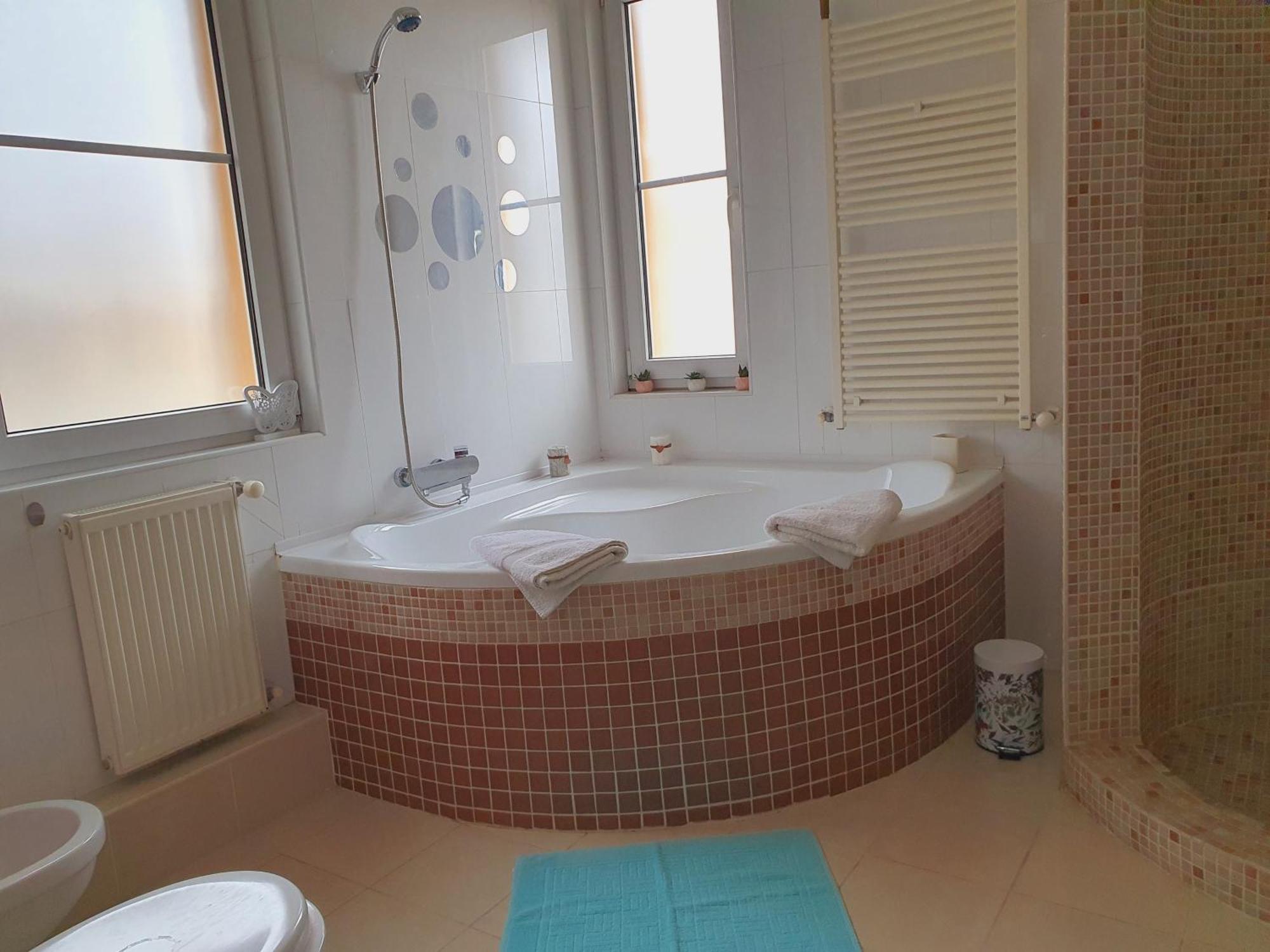 Adel Apartman Miskolc Esterno foto