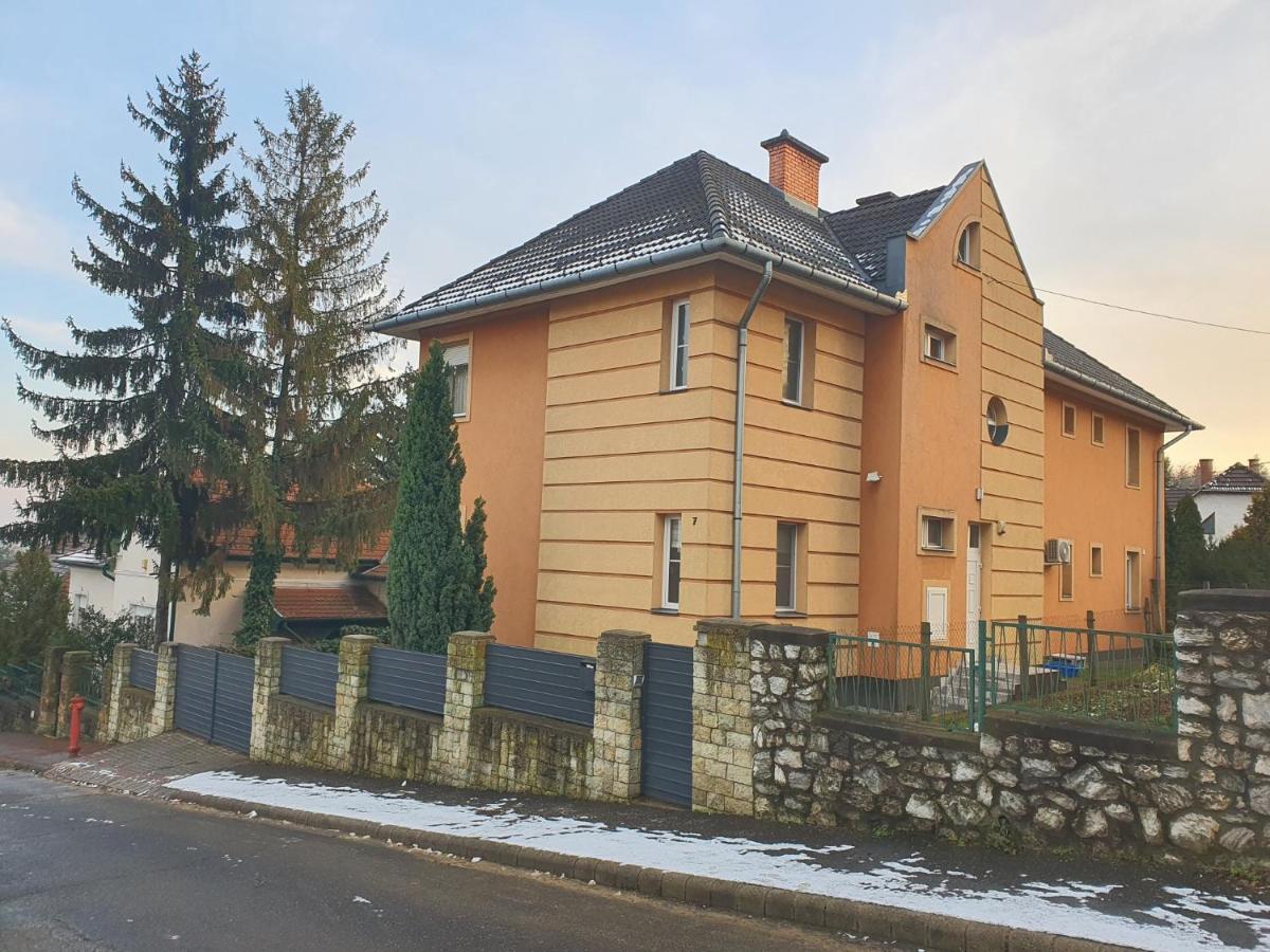 Adel Apartman Miskolc Esterno foto