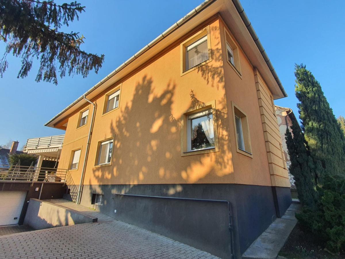 Adel Apartman Miskolc Esterno foto